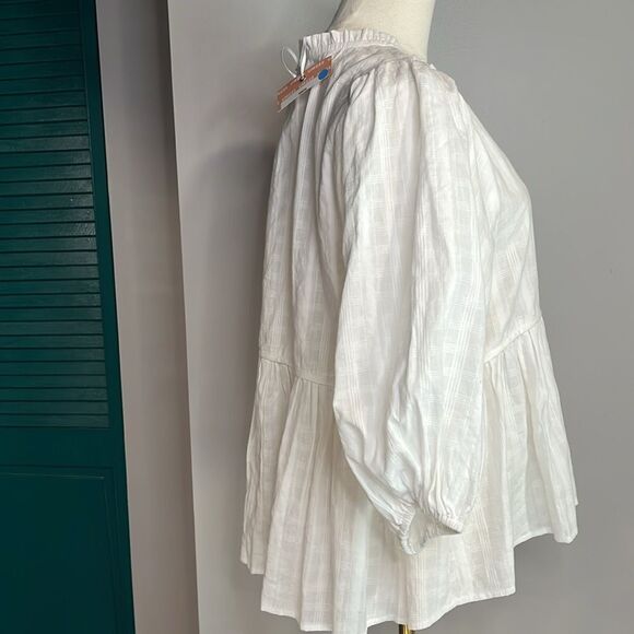 umgee USA NWT White Ruffled Women's Top Blouse - small/medium - Picture 2 of 6